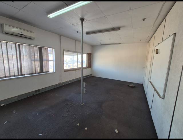 7,250M² INDUSTRIAL YARD TO LET IN ROODEKOP
